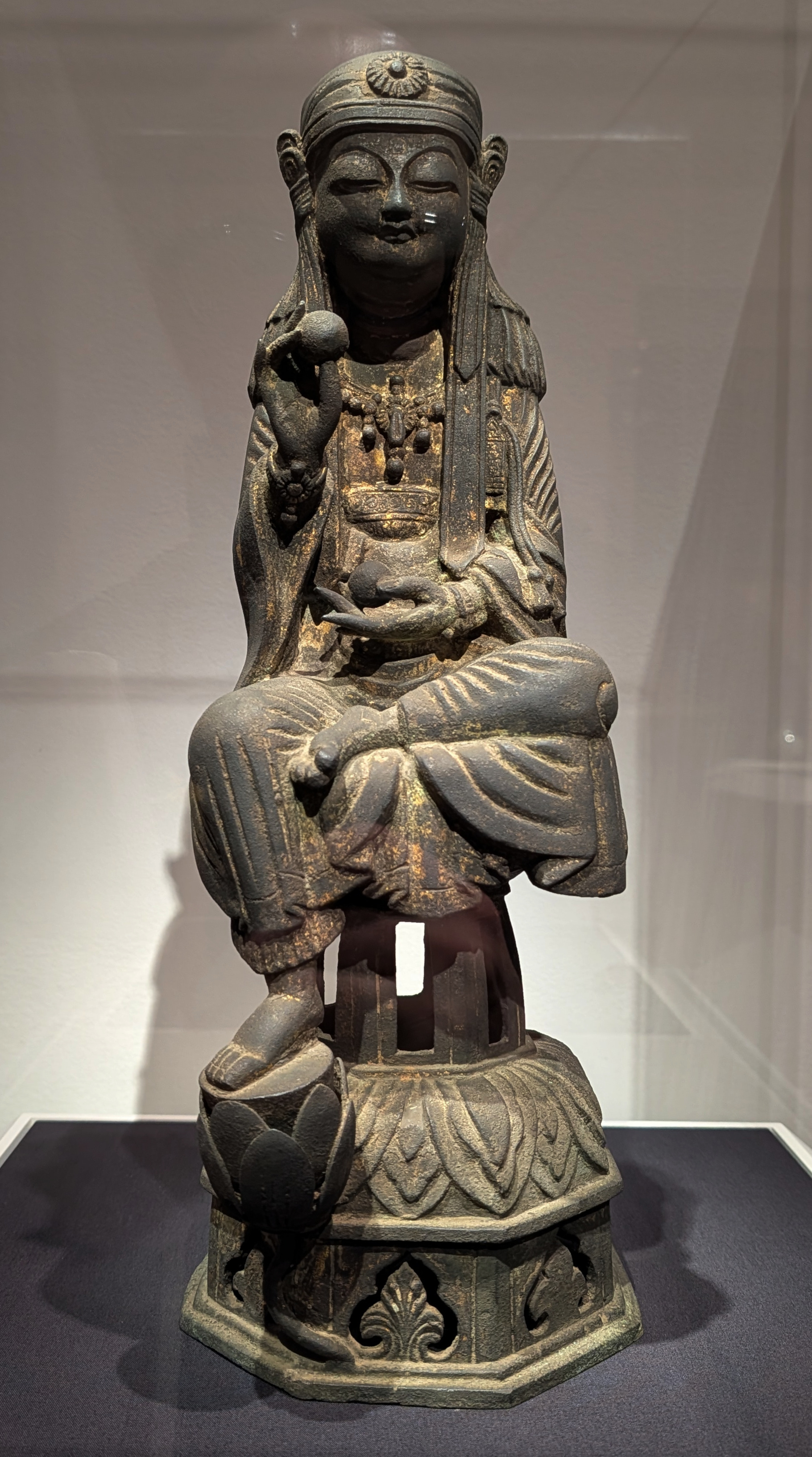 Kṣitigarbha Bodhisattva (지장보살), 1000s, gilt bronze, Korea, Goryeo dynasty (918–1392), Kyushu National Museum, Dazaifu, seen at the Cleveland Museum of Art